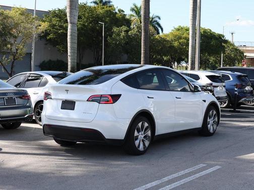 2023 Tesla Model Y Long Range Dual Motor All-Wheel Drive