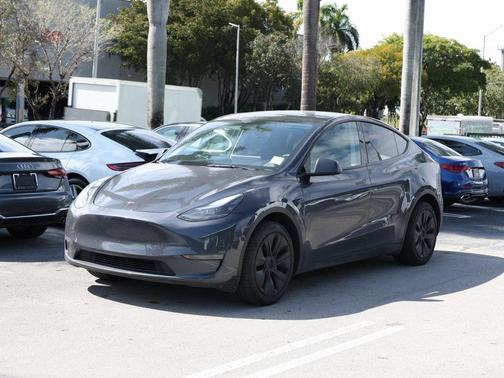 2025 Tesla Model Y Long Range Dual Motor Rear-Wheel Drive