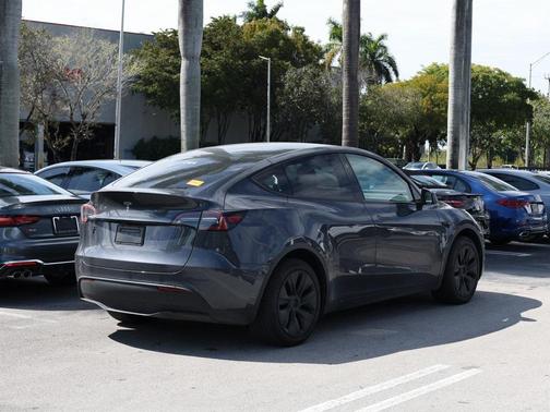2025 Tesla Model Y Long Range Dual Motor Rear-Wheel Drive