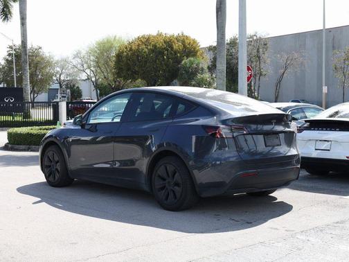2025 Tesla Model Y Long Range Dual Motor Rear-Wheel Drive