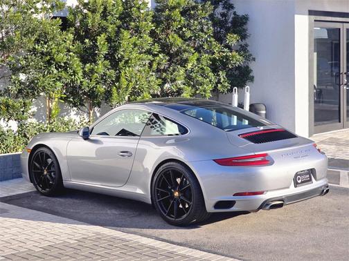 2018 Porsche 911 Carrera