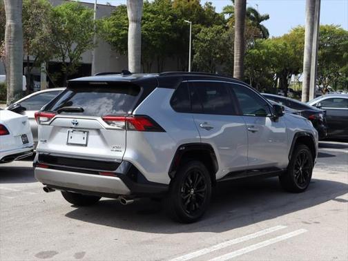 2022 Toyota RAV4 Hybrid SE