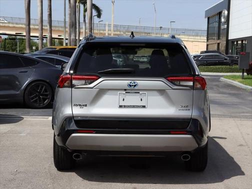 2022 Toyota RAV4 Hybrid SE