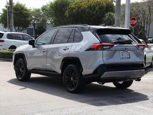 2022 Toyota RAV4 Hybrid SE
