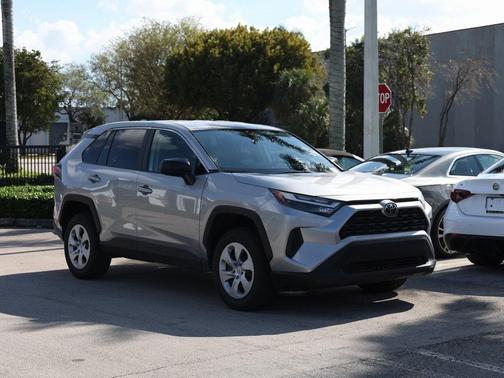 2025 Toyota RAV4 LE