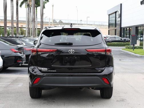2021 Toyota Highlander LE