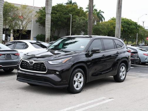 2021 Toyota Highlander LE