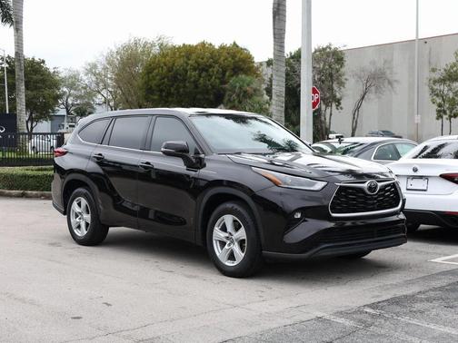 2021 Toyota Highlander LE