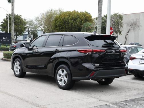 2021 Toyota Highlander LE