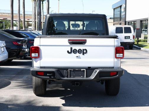 2023 Jeep Gladiator Sport