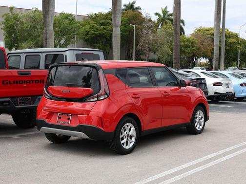 Inferno Red 2023 Kia Soul LX