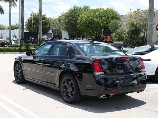 Gloss Black 2023 Chrysler 300 Touring