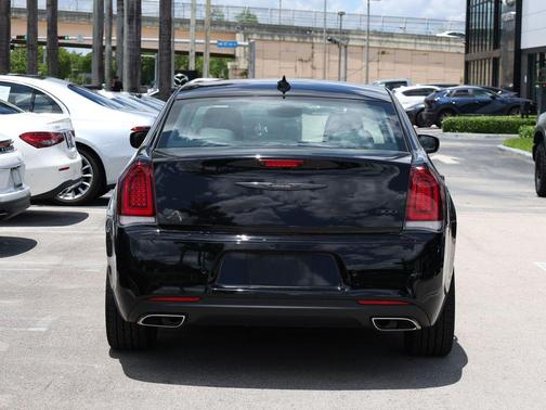 Gloss Black 2023 Chrysler 300 Touring