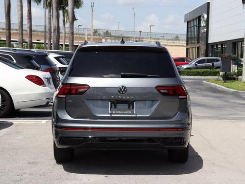 2022 Volkswagen Tiguan 2.0T SE R-Line Black