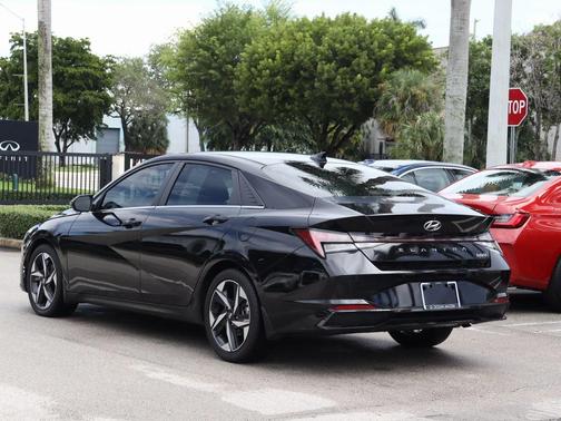 2022 Hyundai ELANTRA HEV Limited