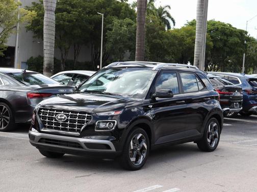 2022 Hyundai VENUE SEL