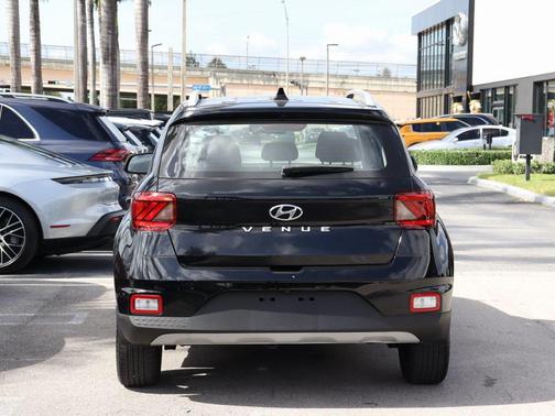 2022 Hyundai VENUE SEL