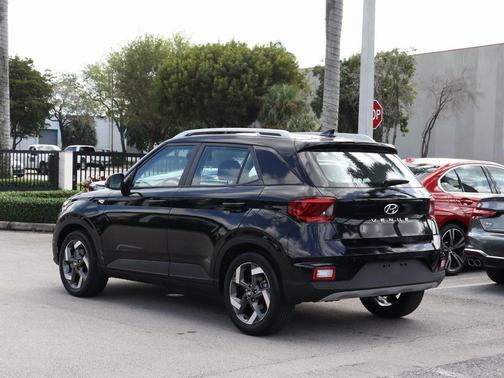 2022 Hyundai VENUE SEL