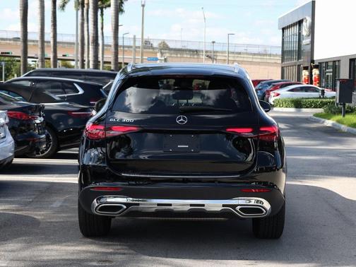 2025 Mercedes-Benz GLC 300 Base