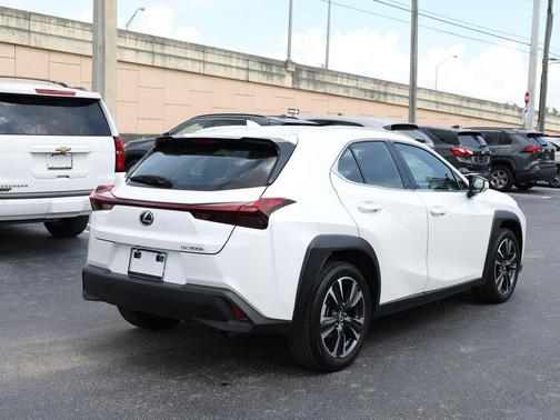 Eminent White Pearl 2025 Lexus UX 300h 300h