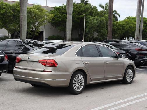 2016 Volkswagen Passat 1.8T SE
