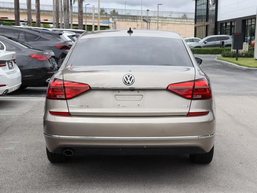 2016 Volkswagen Passat 1.8T SE