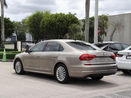 2016 Volkswagen Passat 1.8T SE