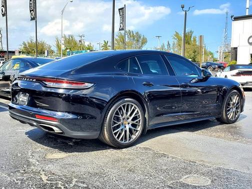 2022 Porsche Panamera 4