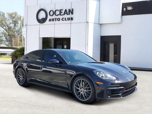 2022 Porsche Panamera 4