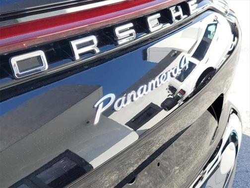 2022 Porsche Panamera 4