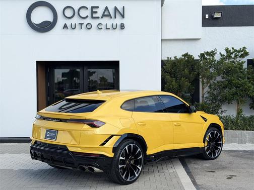2023 Lamborghini Urus S