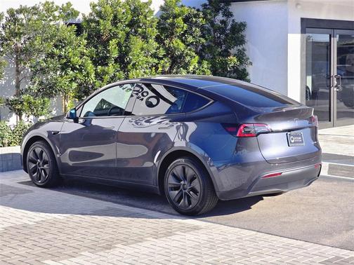 2025 Tesla Model Y Long Range Dual Motor All-Wheel Drive