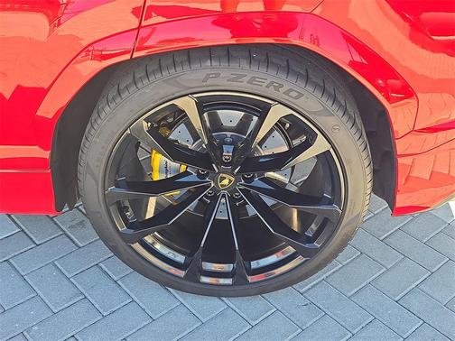 2022 Lamborghini Urus Base