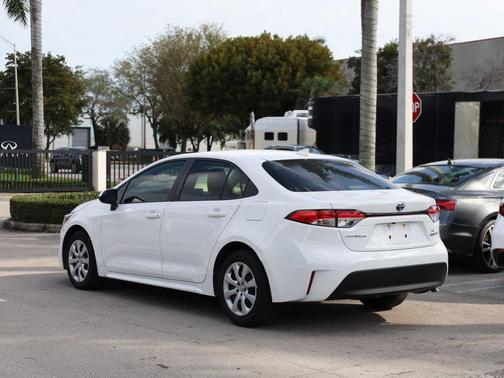 2024 Toyota Corolla Hybrid SE