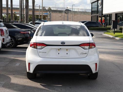 2024 Toyota Corolla Hybrid SE