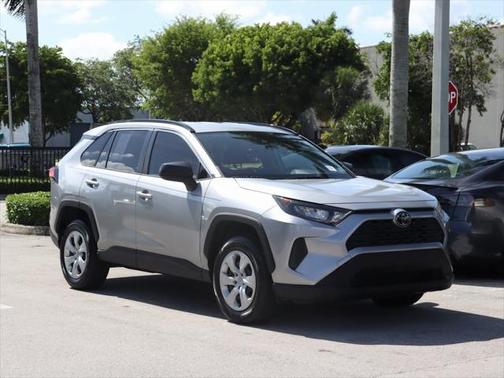 2020 Toyota RAV4 LE