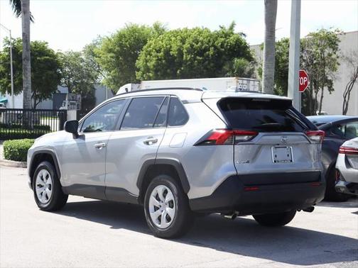 2020 Toyota RAV4 LE