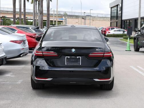 Black 2026 BMW 530 530i