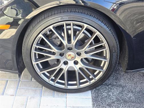 2023 Porsche Panamera Platinum Edition