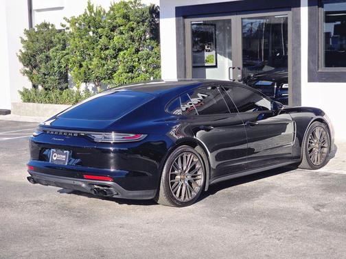 2023 Porsche Panamera Platinum Edition
