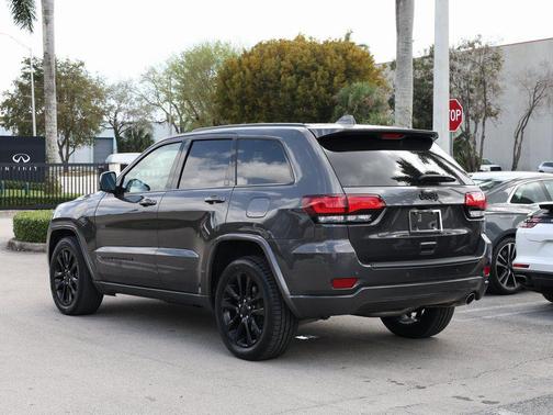 2021 Jeep Grand Cherokee Laredo