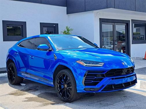 2021 Lamborghini Urus Graphite Capsule