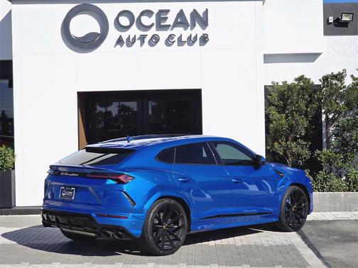 2021 Lamborghini Urus Graphite Capsule