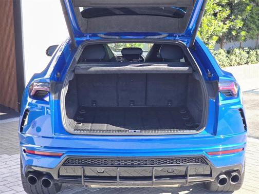 2021 Lamborghini Urus Graphite Capsule