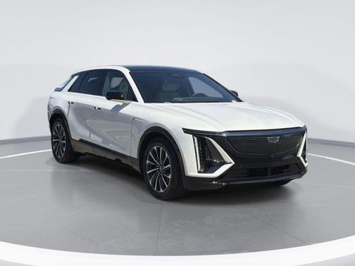 Crystal White Tricoat 2024 Cadillac LYRIQ Sport