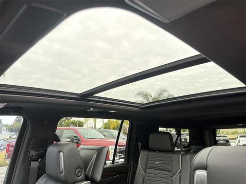 2024 Cadillac Escalade ESV Sport Platinum