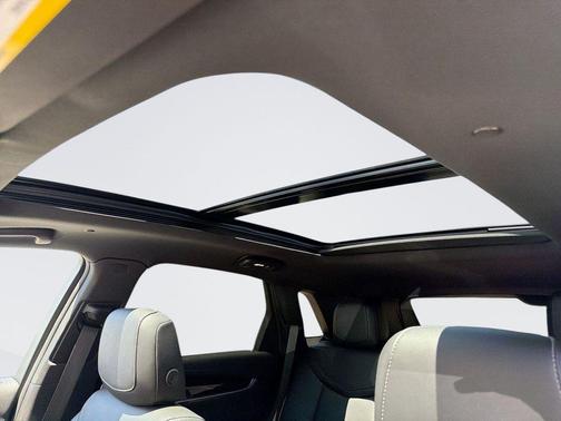 Crystal White Tricoat 2025 Cadillac XT5 Premium Luxury