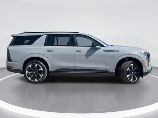 Luna Metallic 2026 Cadillac Escalade IQL Sport