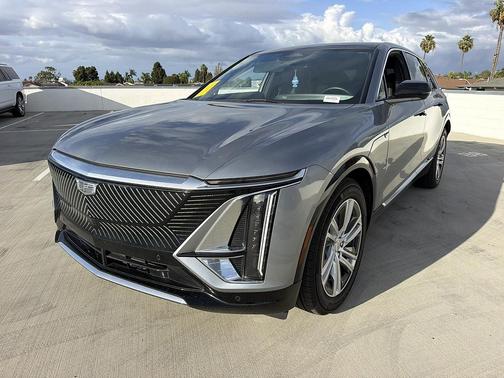 Argent Silver Metallic 2024 Cadillac LYRIQ Tech