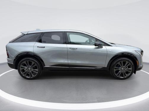 Argent Silver Metallic 2025 Cadillac OPTIQ Sport 2 AWD